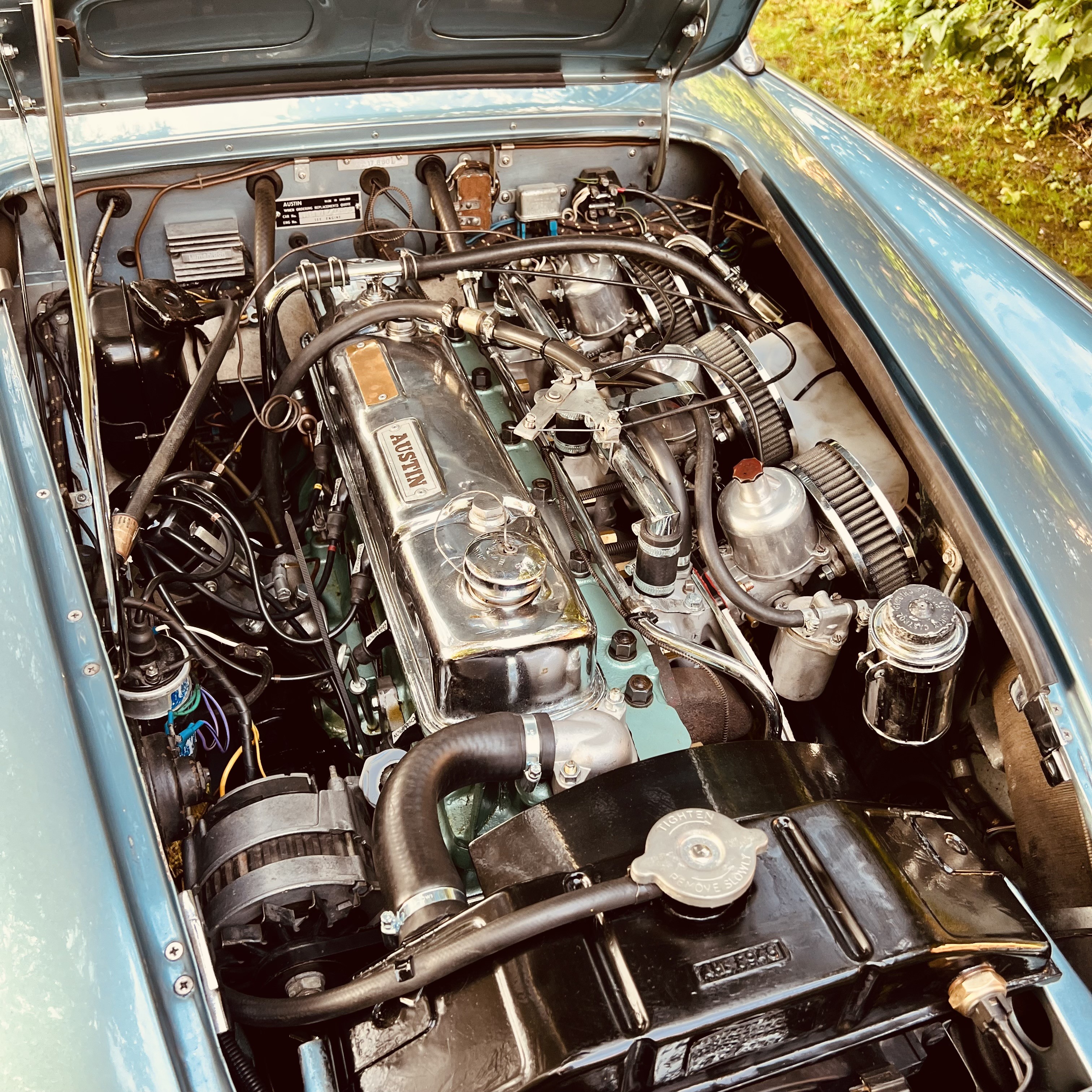 Moteur Austin-Healey 3000 reconstruit, en place dans la voiture